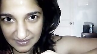 Pakistani sex film scene with a bhabhi Muslim woman giving a blowjob